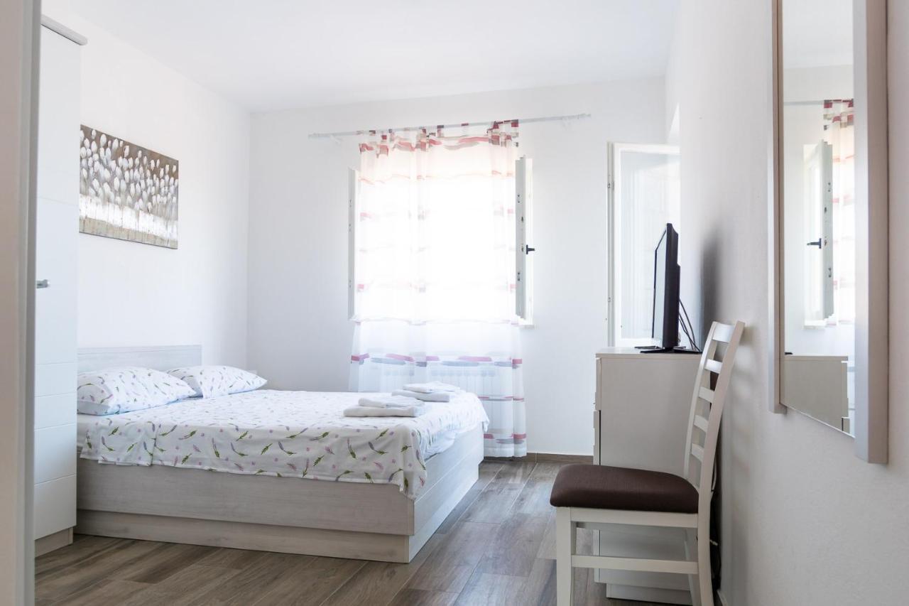 Apartmani Fides Lumbarda Exteriör bild