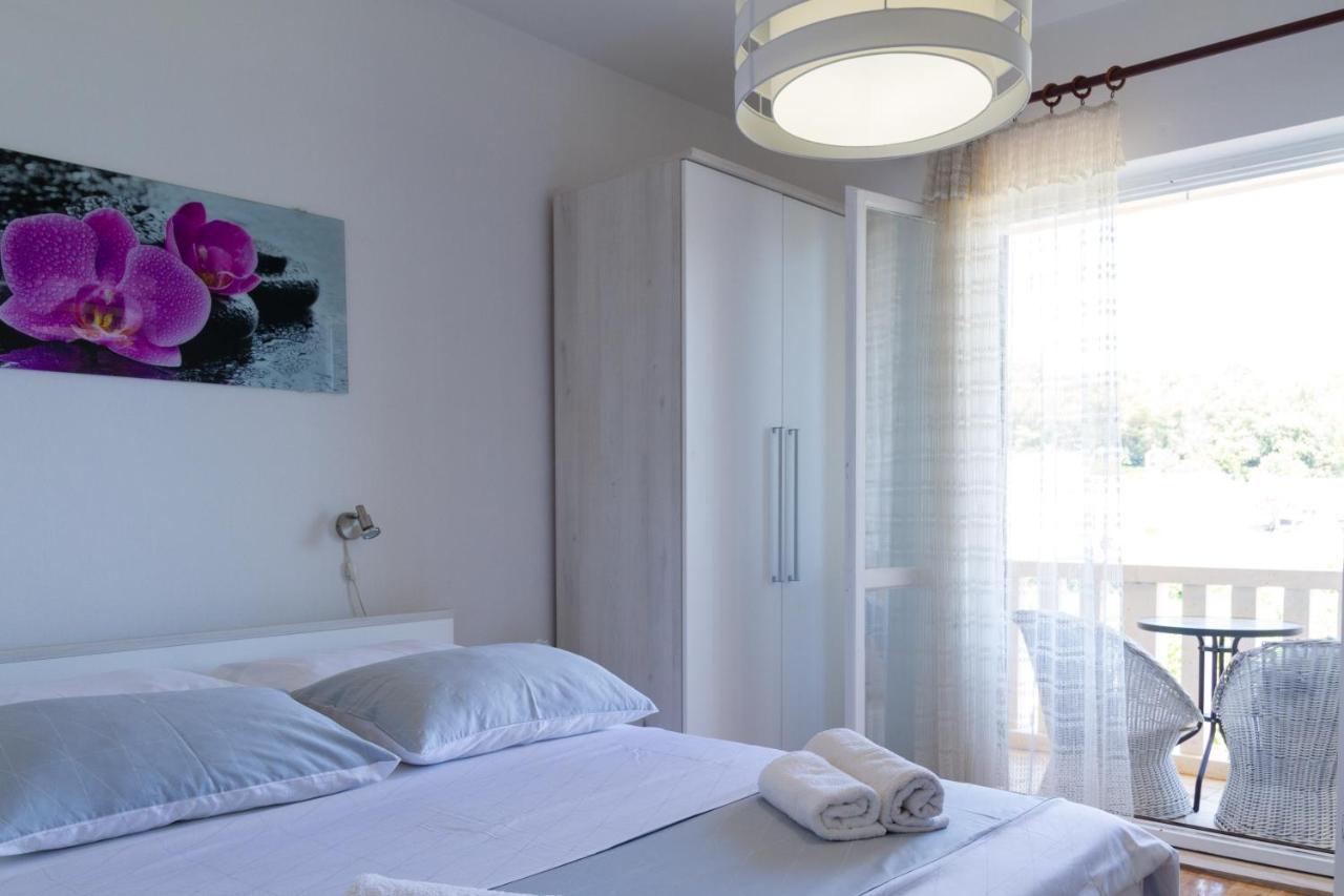 Apartmani Fides Lumbarda Exteriör bild