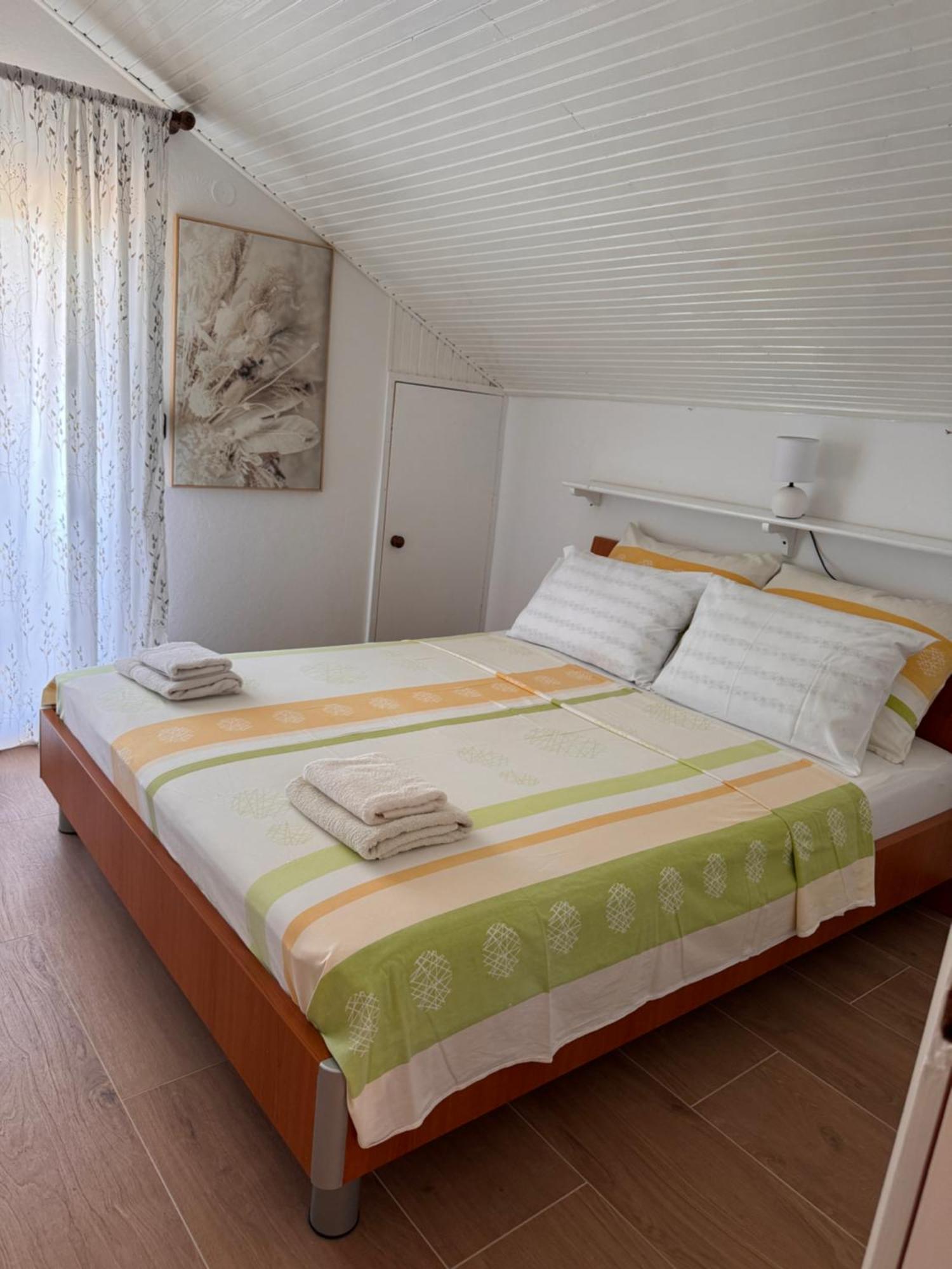 Apartmani Fides Lumbarda Rum bild